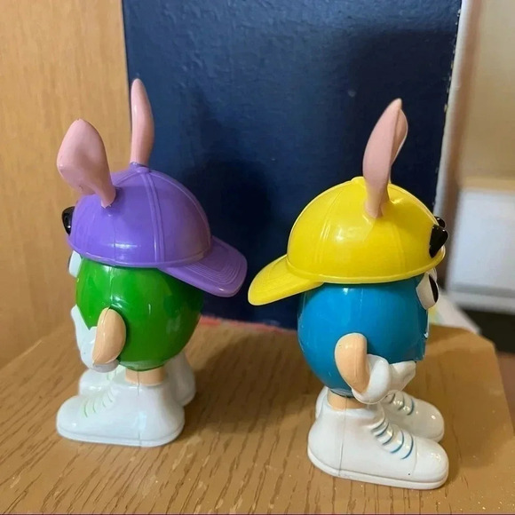 M&M's Green and Blue Candy Plastic Holiday Easter Holder Figures Lot of 2 - Picture 4 of 8